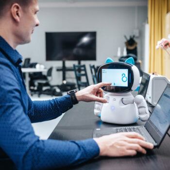 Työmarkkinakeskus­järjestöiltä yhteiset näkemykset tekoälyn hyödyntämisestä työpaikoilla