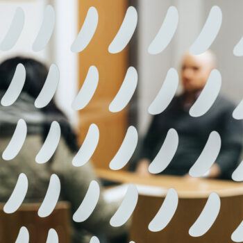 Selvitys: Maahanmuuttaja-naiset kokevat Suomen yhteiskunnallisen ilmapiirin heikentyneen